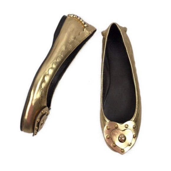 Like new! Tory Burch gold leather ballet flat shoes heart TB logo studs scallop - Picture 2 of 12